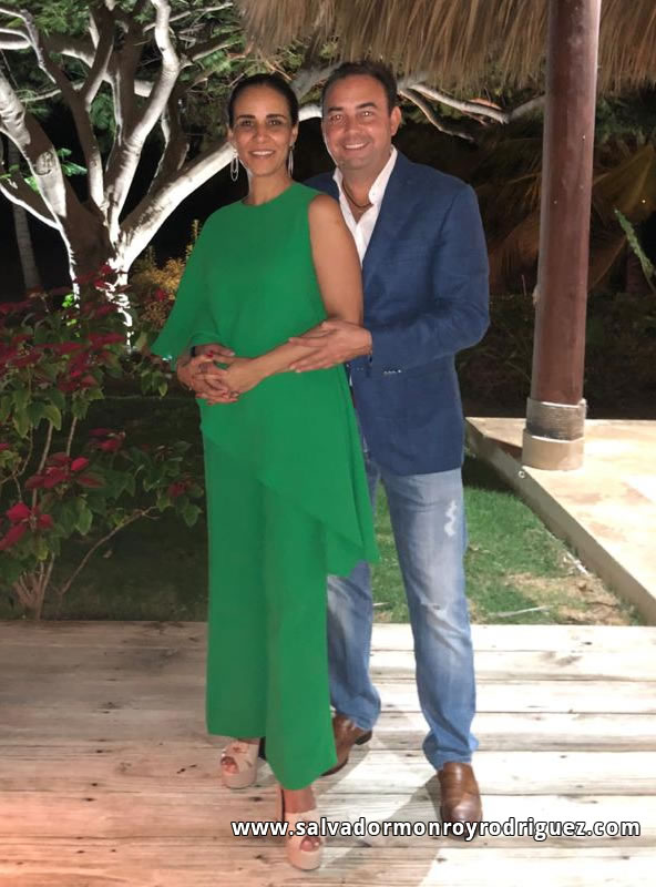 Foto de Salvador Monroy RodrIguez con su Esposa Paulina Gutiérrez Candiani, Hermana del empresario Oaxaqueño Gerardo Gutiérrez Candiani